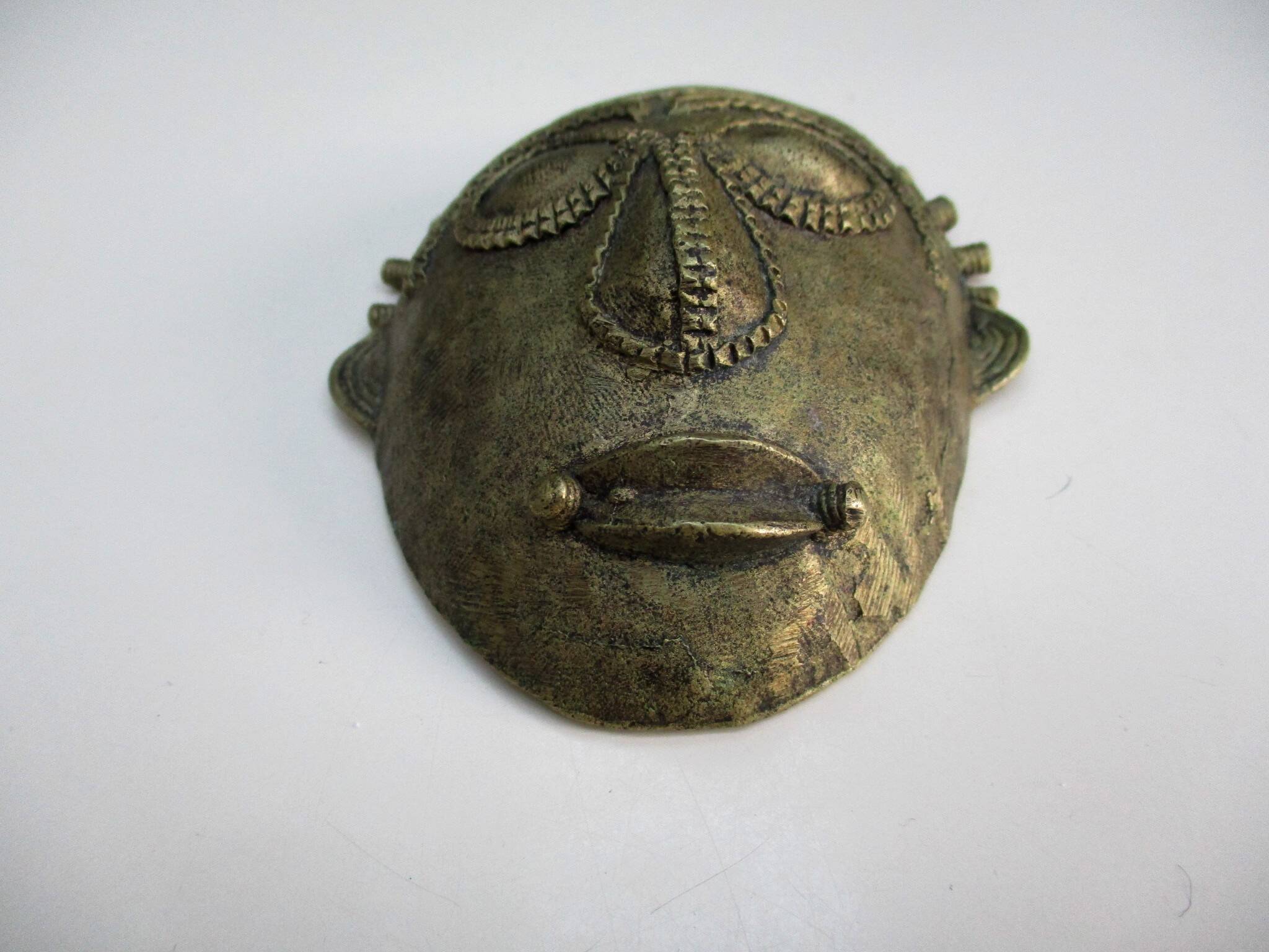 Baoulé passport mask in bronze