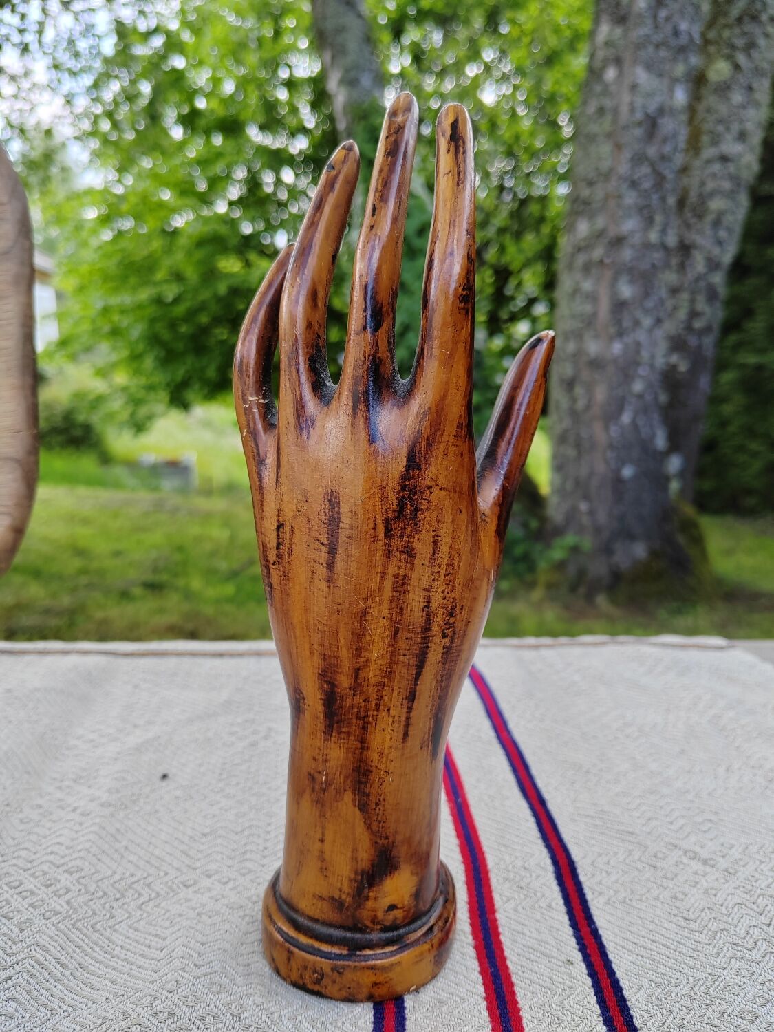 Carved wooden ring holder signed 70s