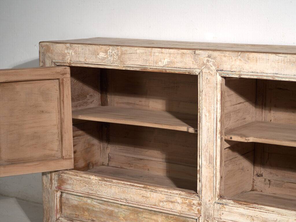 Buffet ancien peint en bois de pin – Chine, vers 1900