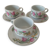 Trio de tasses et sous-tasses fleuries en porcelaine
