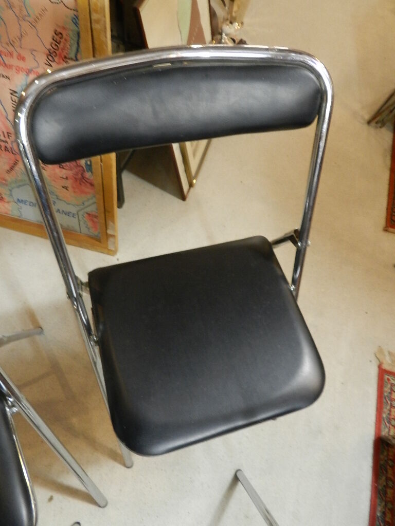 3 Sauvignet folding chairs