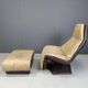 Chaise pivotante vintage en cuir avec ottoman, années 1970
