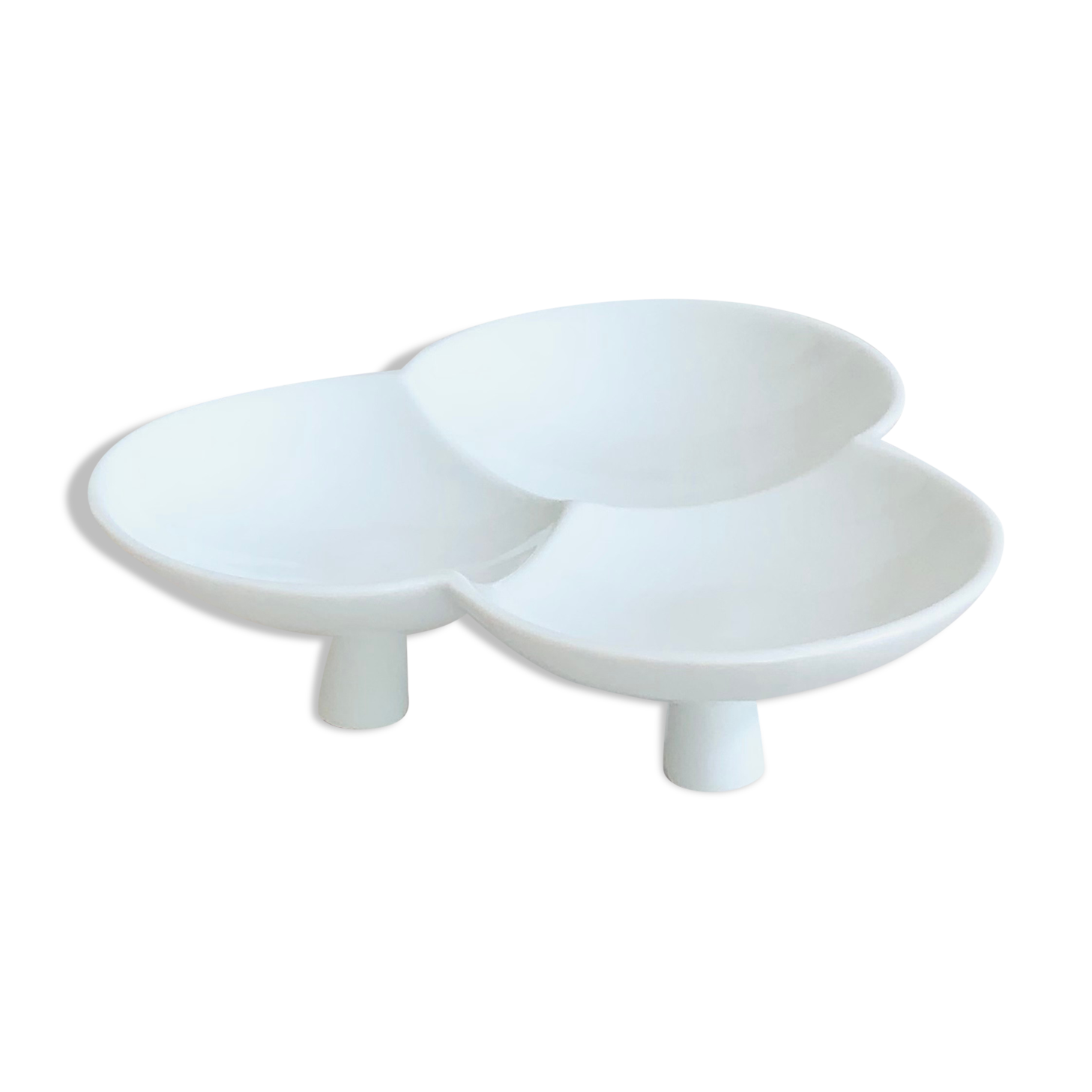 Tray on porcelain stand