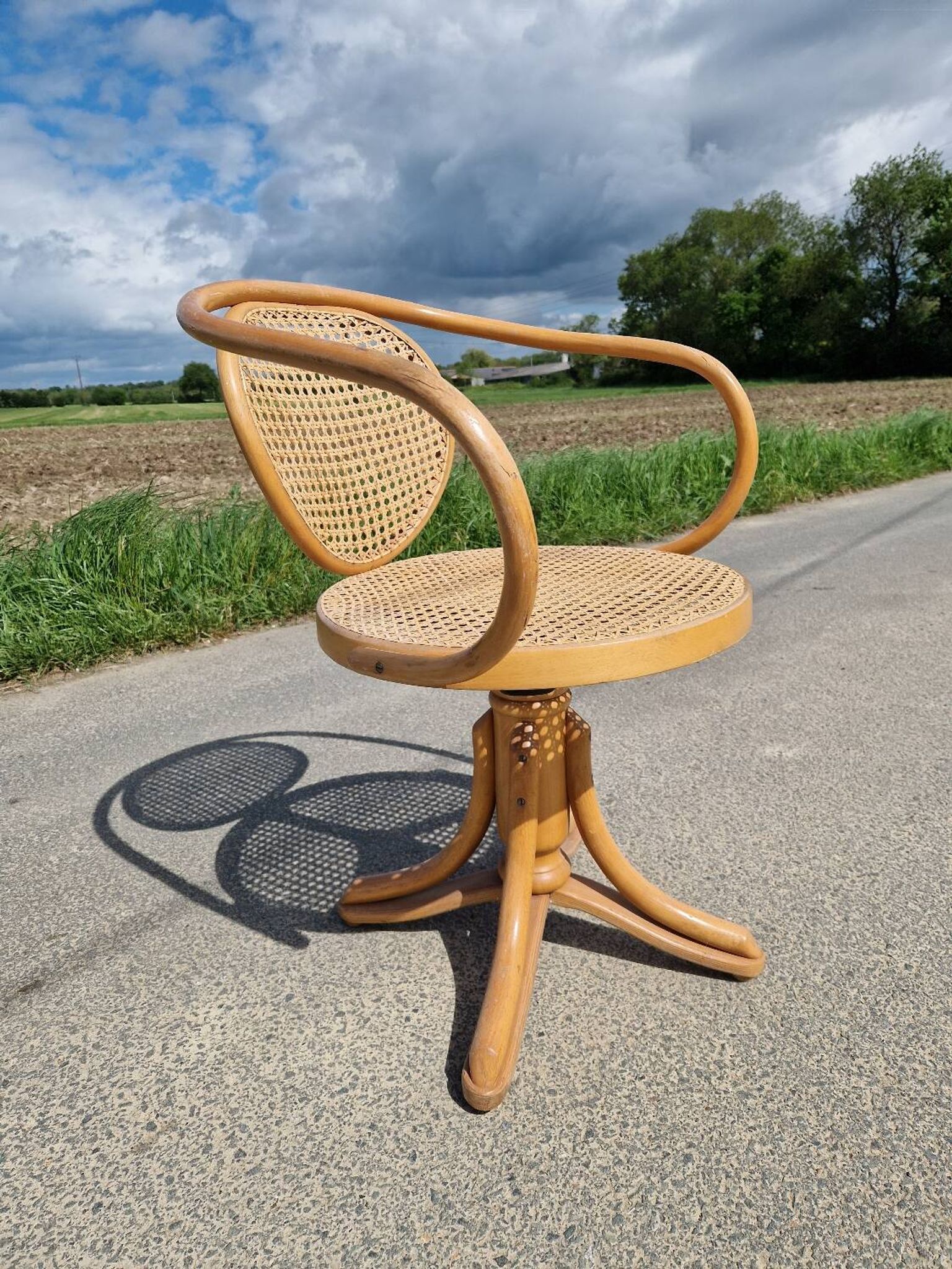 Thonet 5501 curved wood armchair