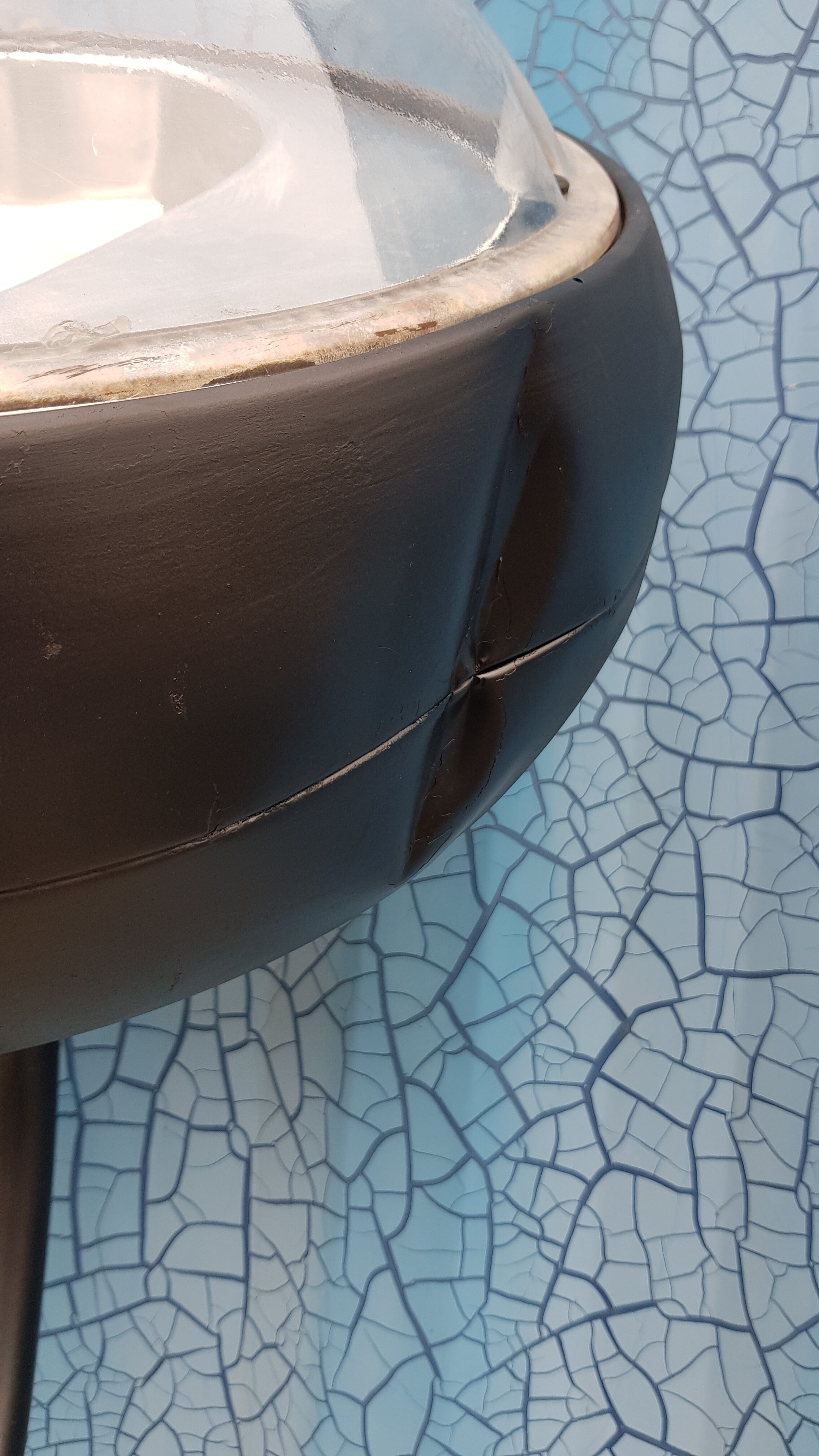 Former round lantern of public lighting of the city of Paris