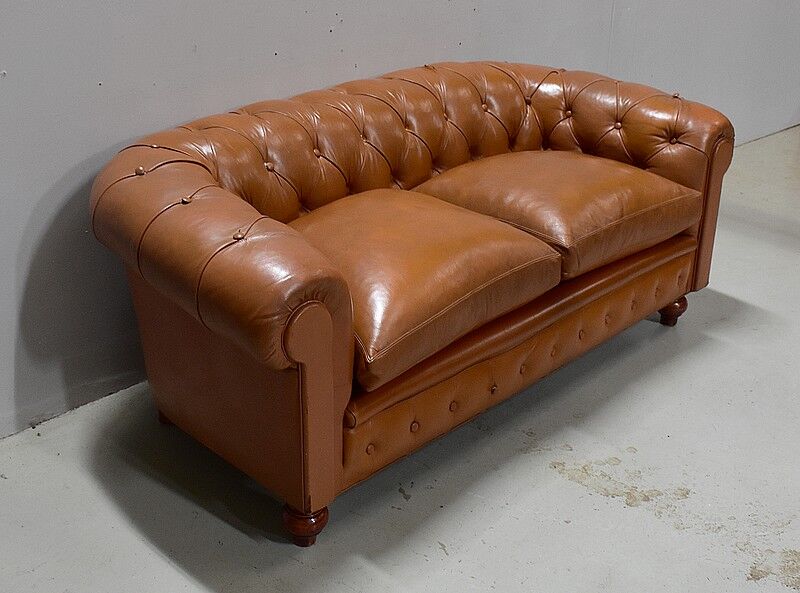 Chesterfield padded leather sofa - late 19th century