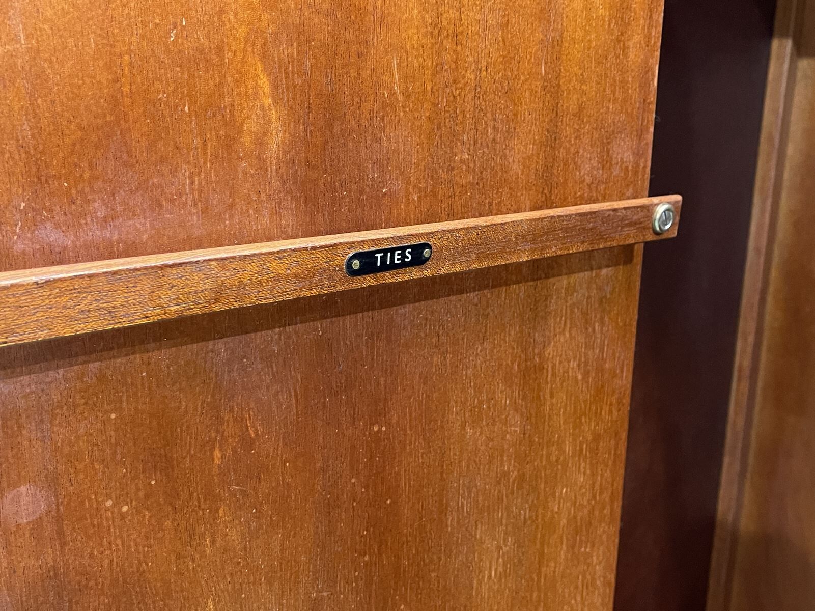 English penderie of the 1950s in oak