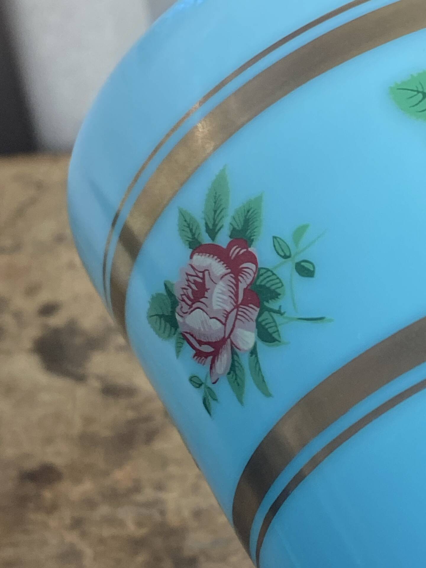 Calice en verre opalin bleu