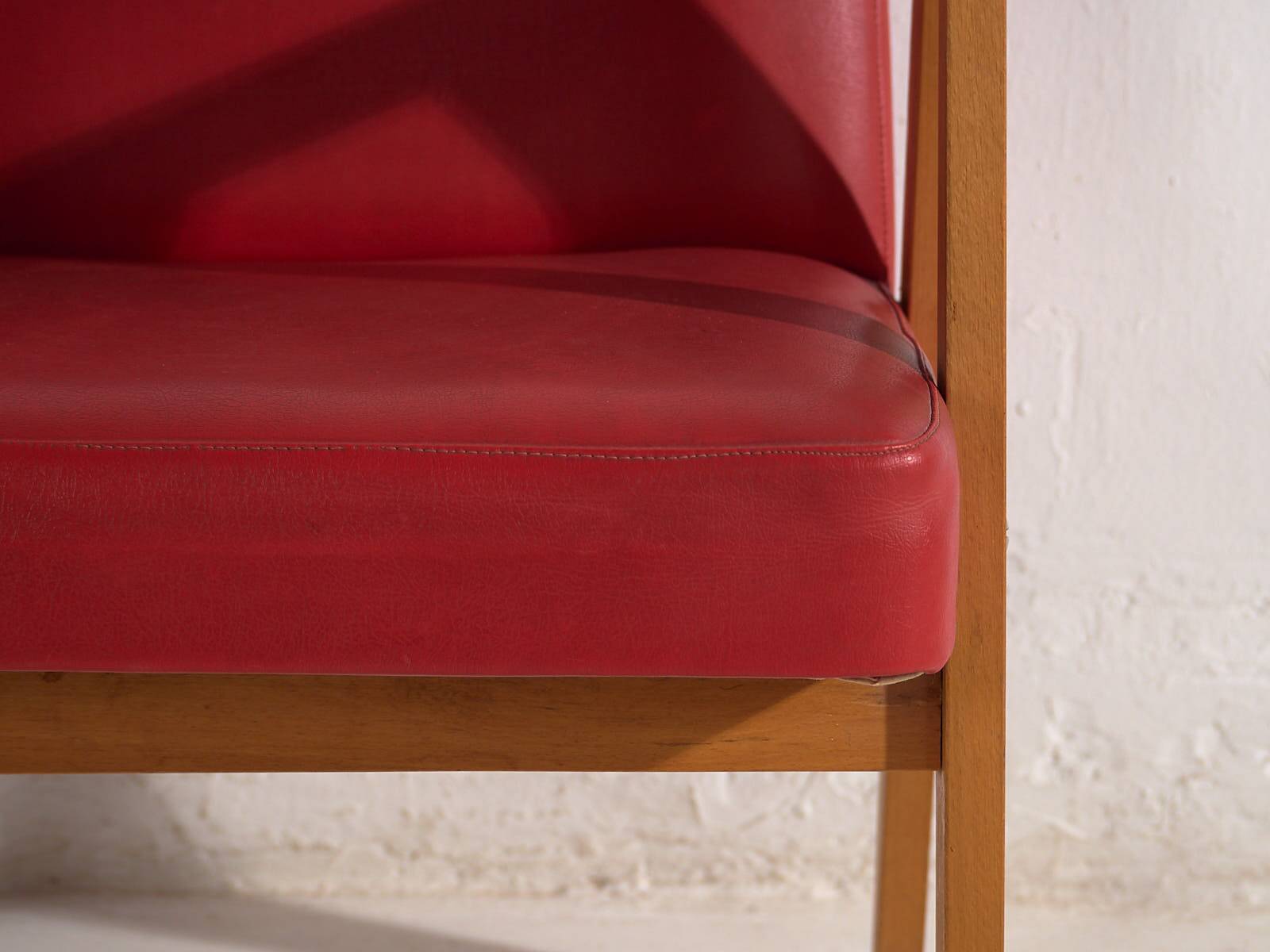 2 fauteuils rouges, vers 1960