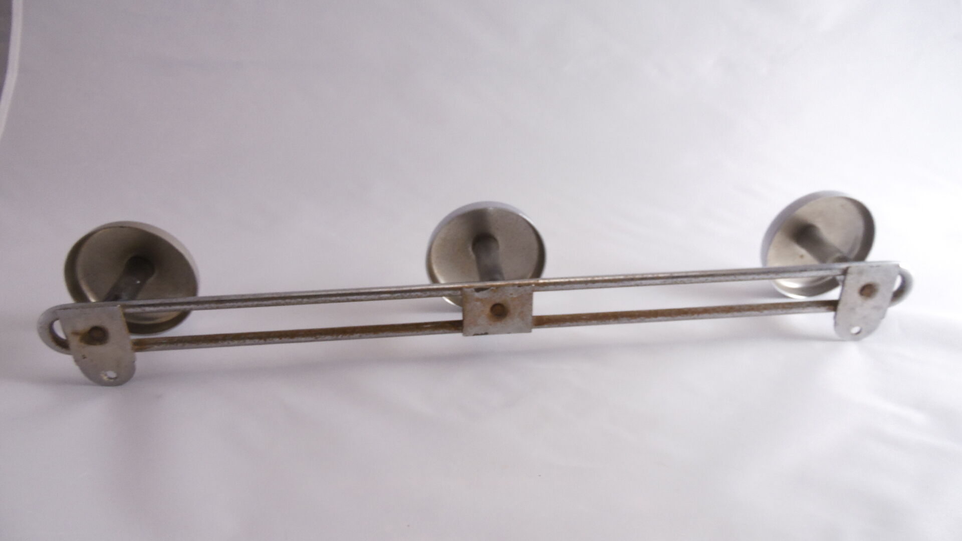 Porte manteau vintage à 3 patères en métal chromé