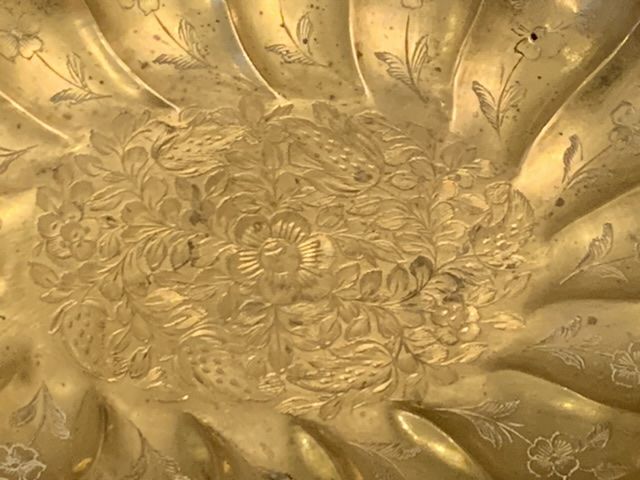 Empty small flat pocket in chiseled brass vintage floral pattern
