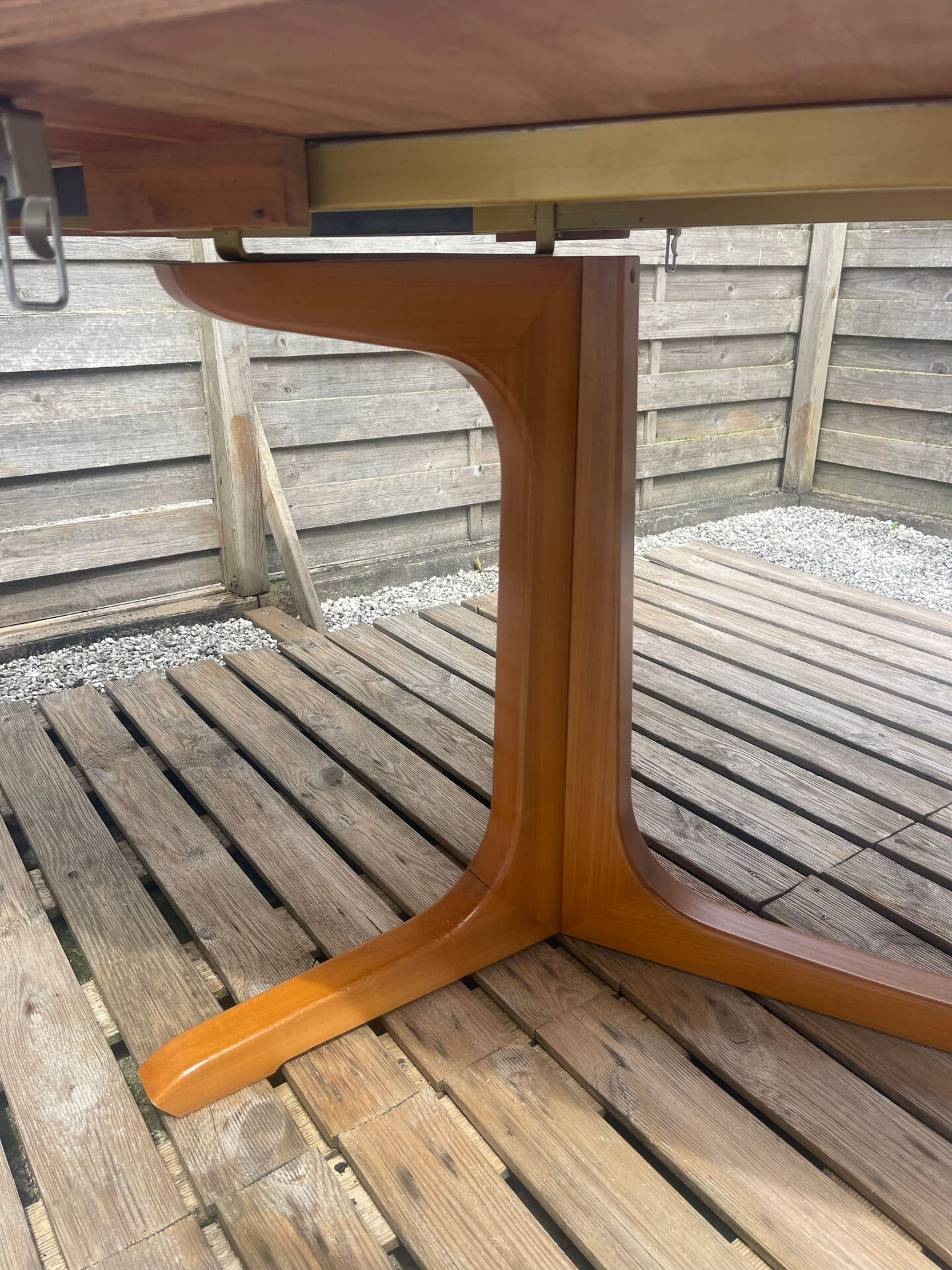 Oval table Baumann, two extensions, rosewood top.