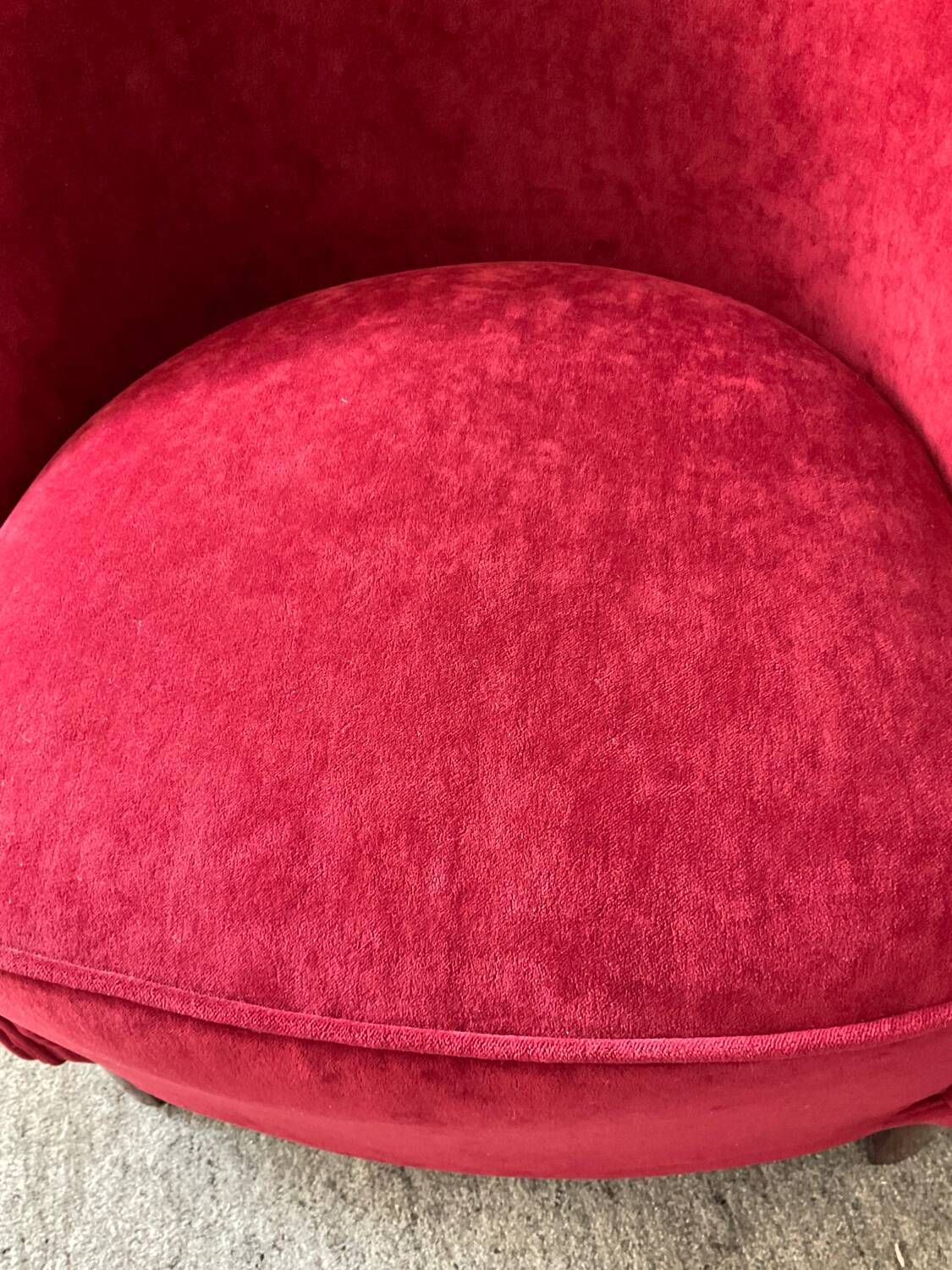 Fauteuil bergère Art Déco en loupe d’orme et velours