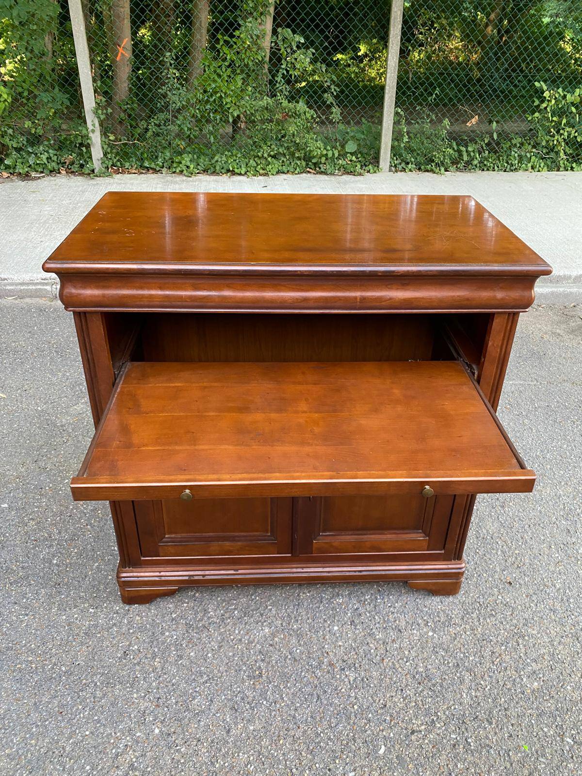 Buffet Louis Philippe en bois merisier satin