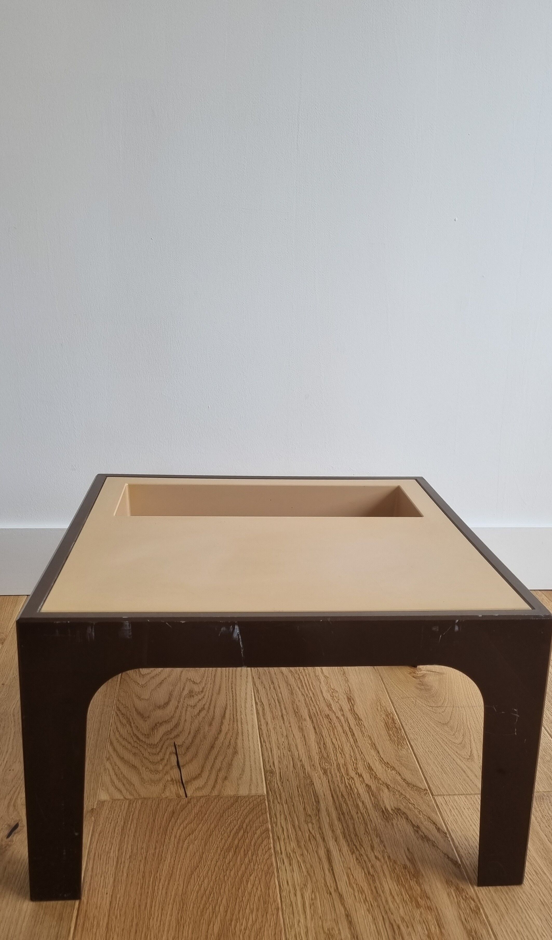 Flair coffee table
