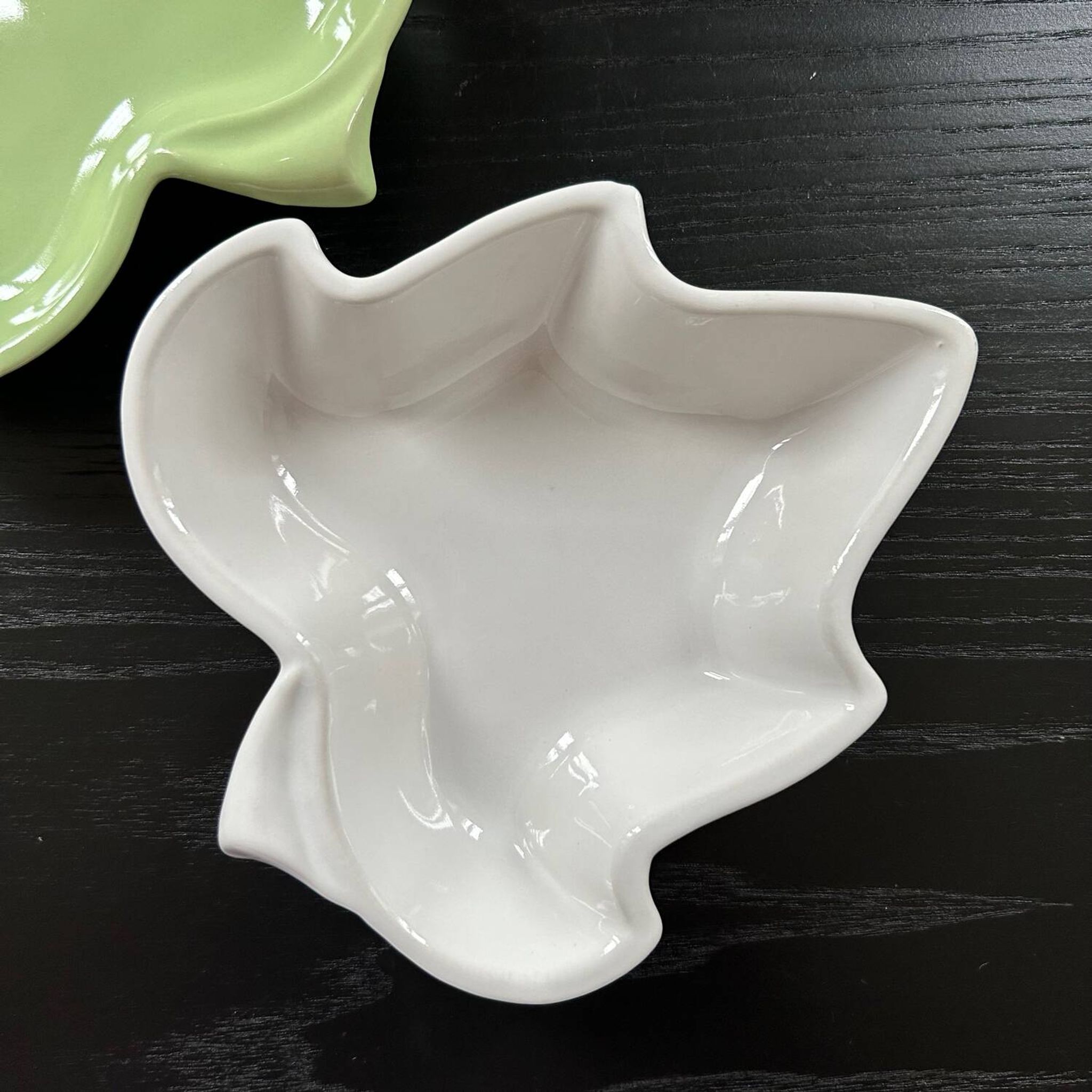Pair of leaf-shaped dishes