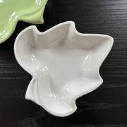 Pair of leaf-shaped dishes