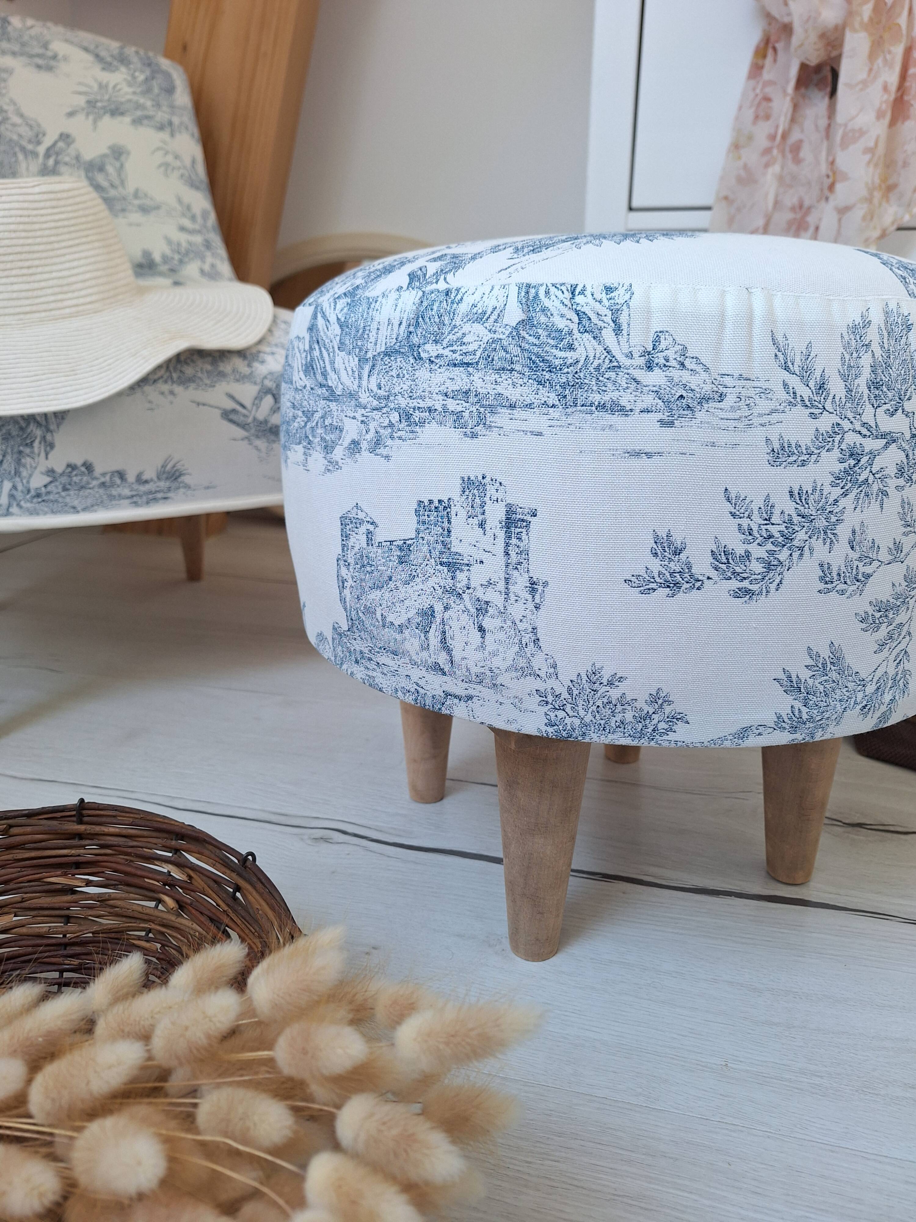 Pouf / Repose pieds vintage en toile de Jouy bleu