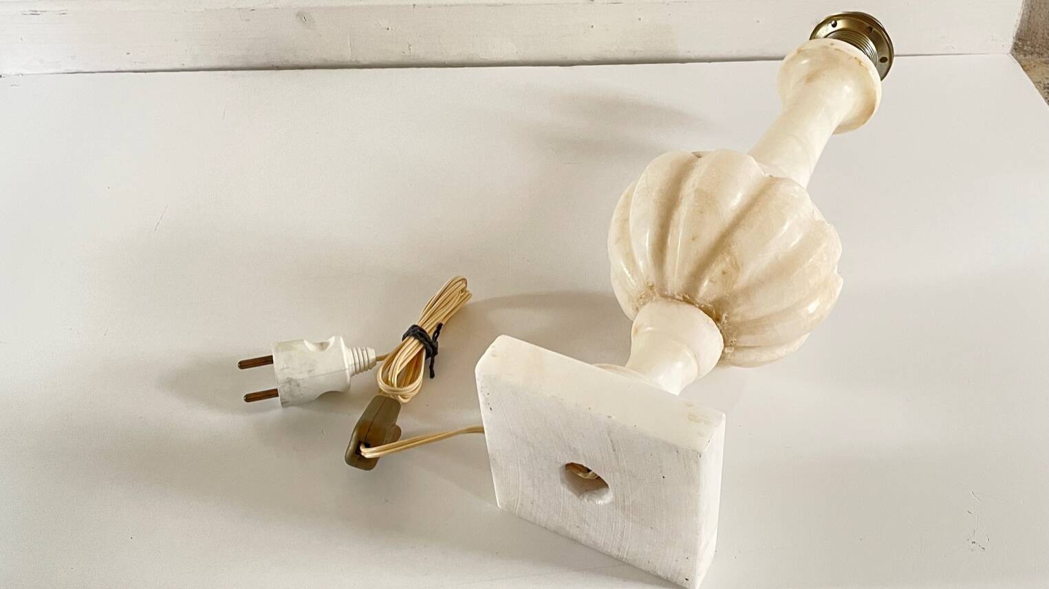 ALABASTER Stone LAMP Vintage MEDICIS Shape