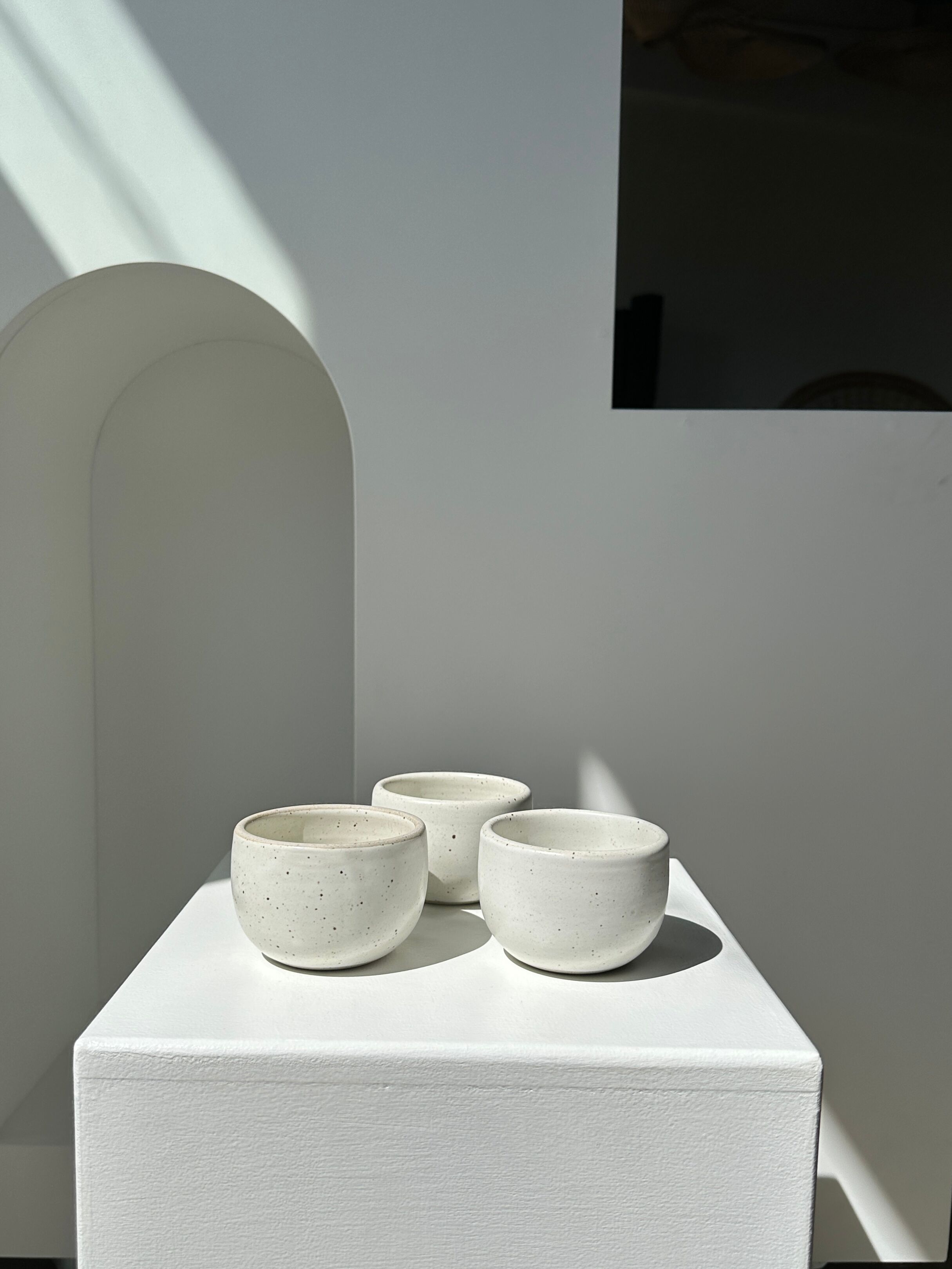 Trio of white ceramic cups D9cm