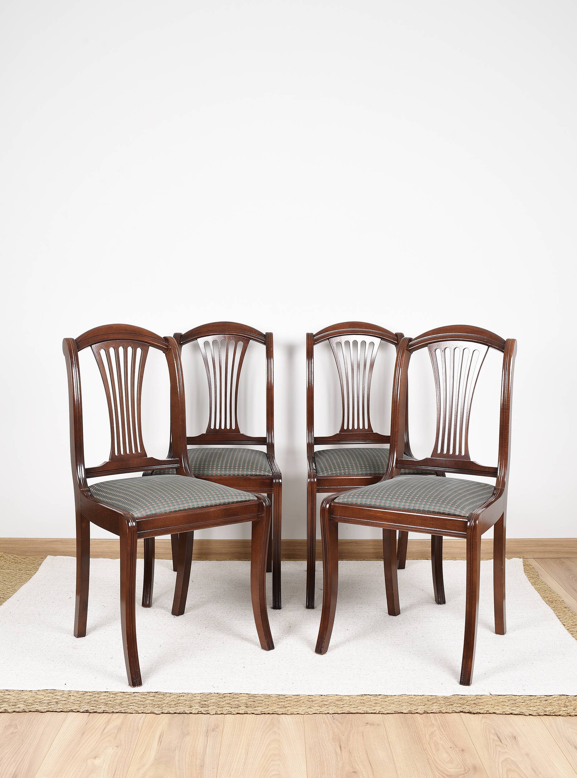 Ensemble de 4 chaises tapissées de style Art Déco pour salle à manger.
