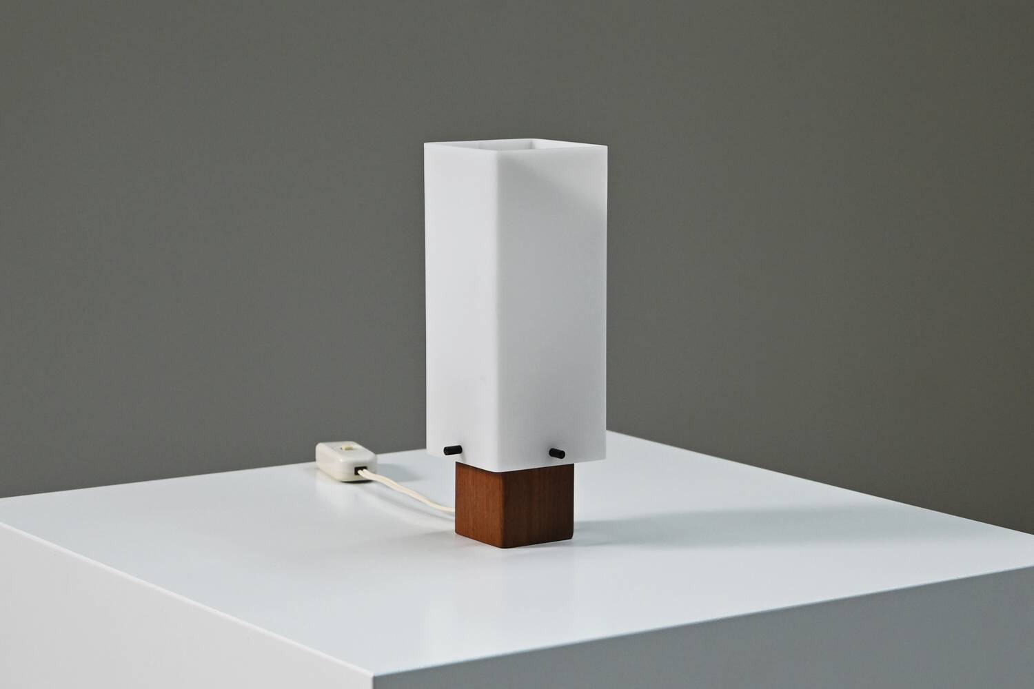 Vintage table lamp produced by Alfaplex Milano, 1960s Italy.