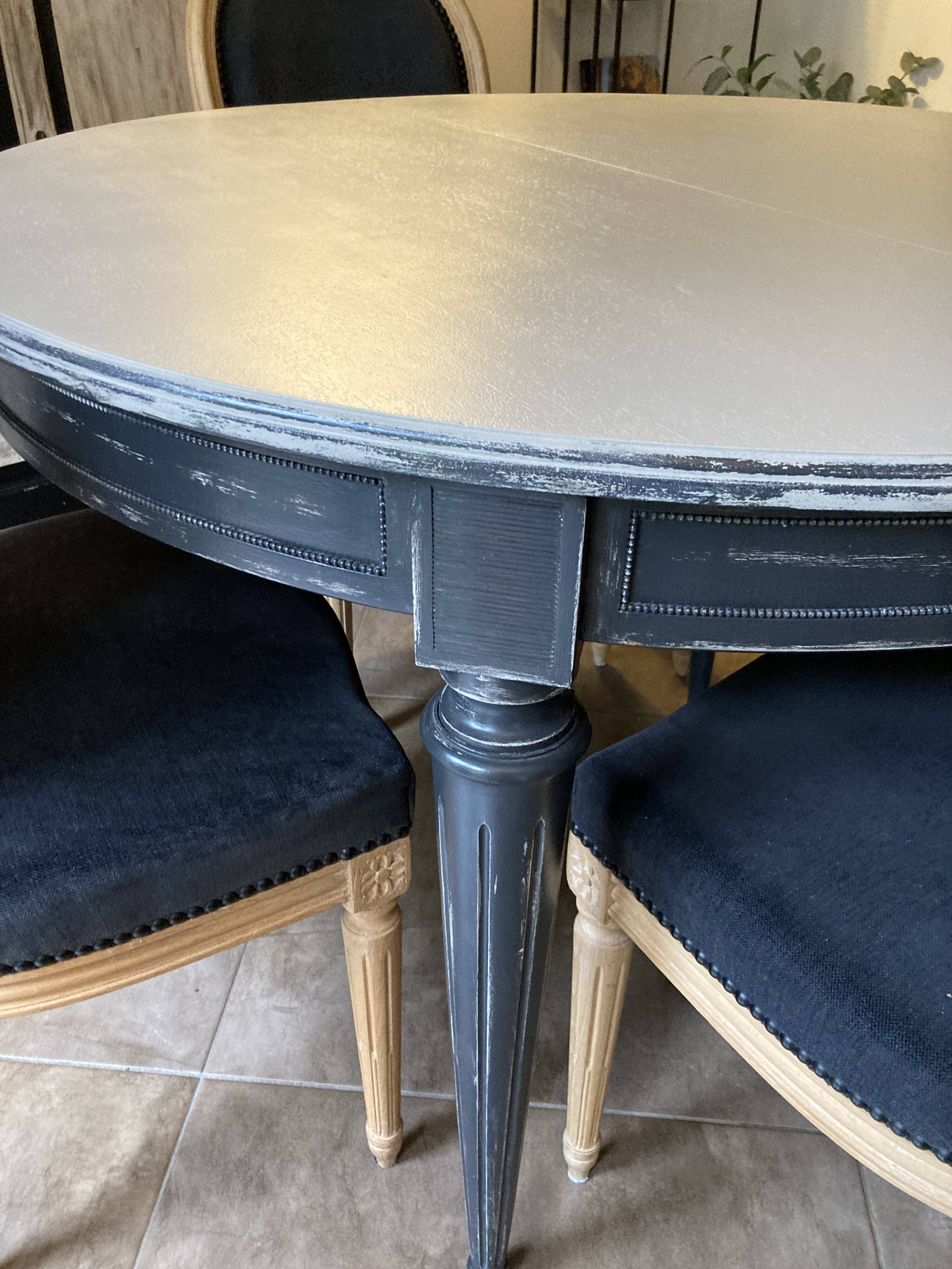 Louis XVI style extendable table in grey painted wood