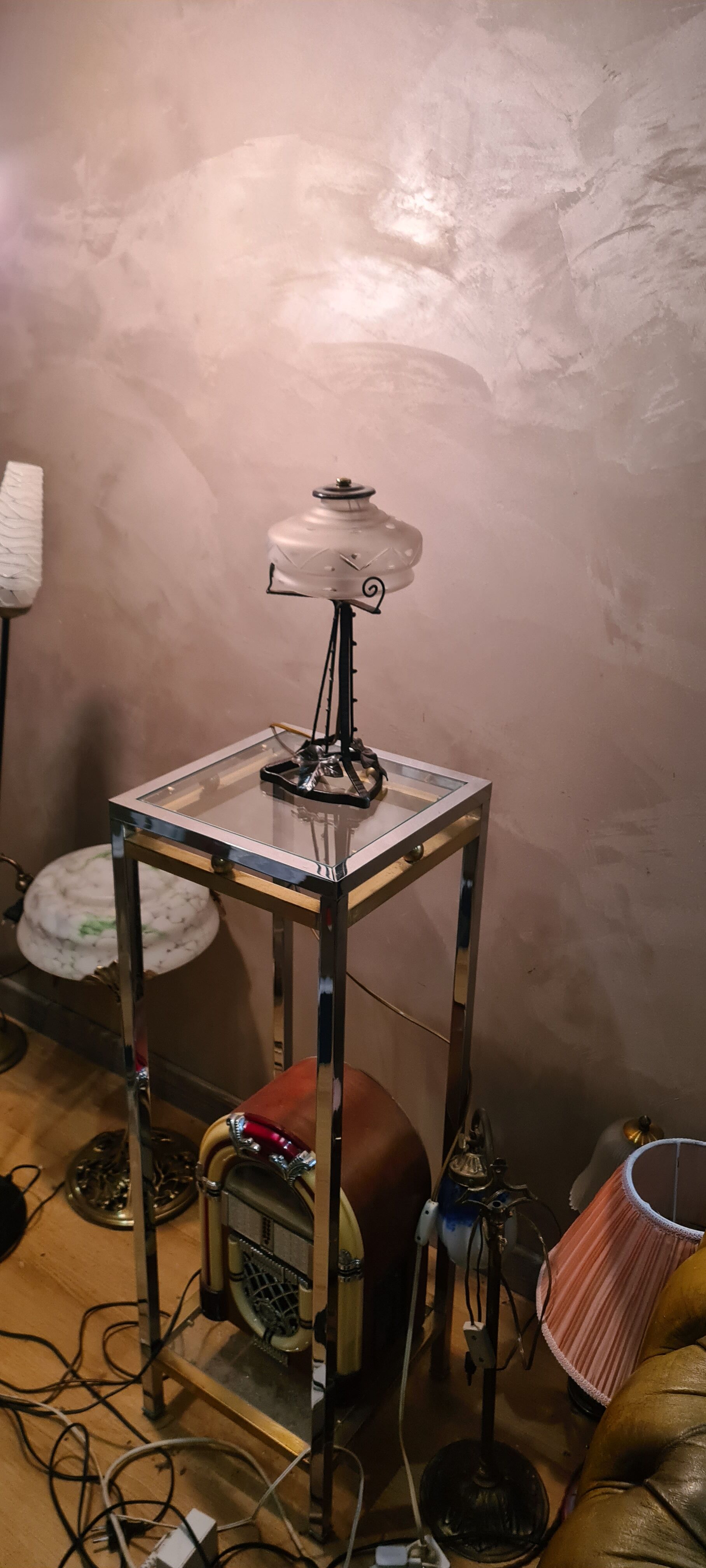 Lamp art deco and lampshade in opaque glass