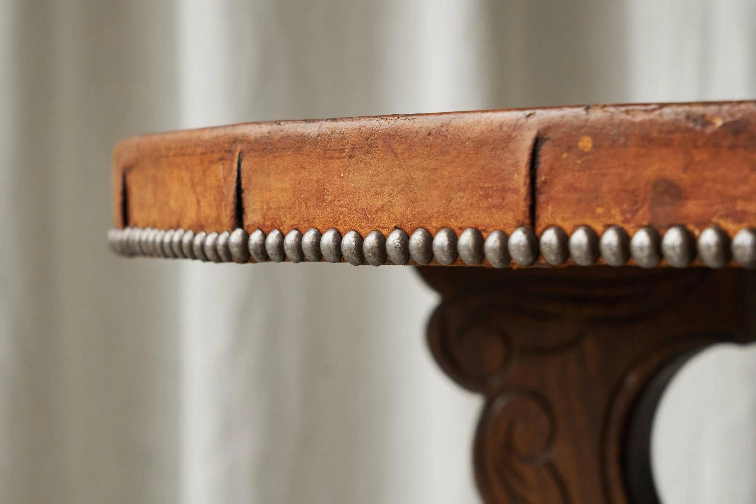 Table basse mid-century bois massif cuir