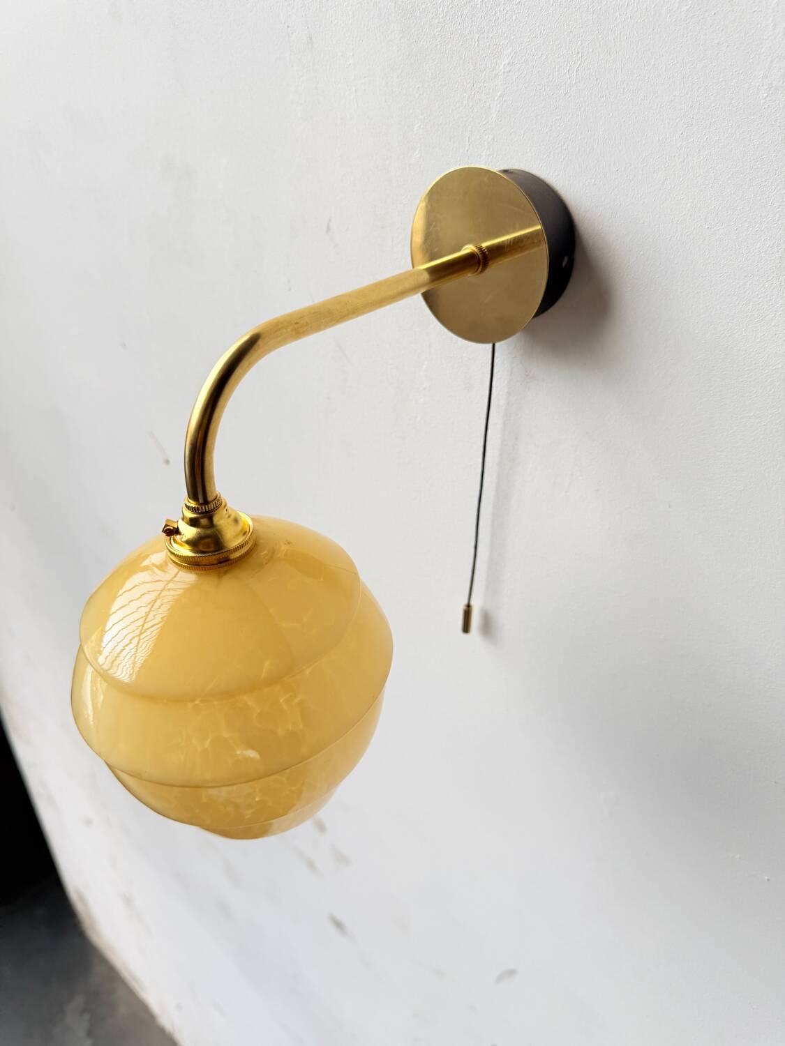 Vintage wall lamp with pull switch