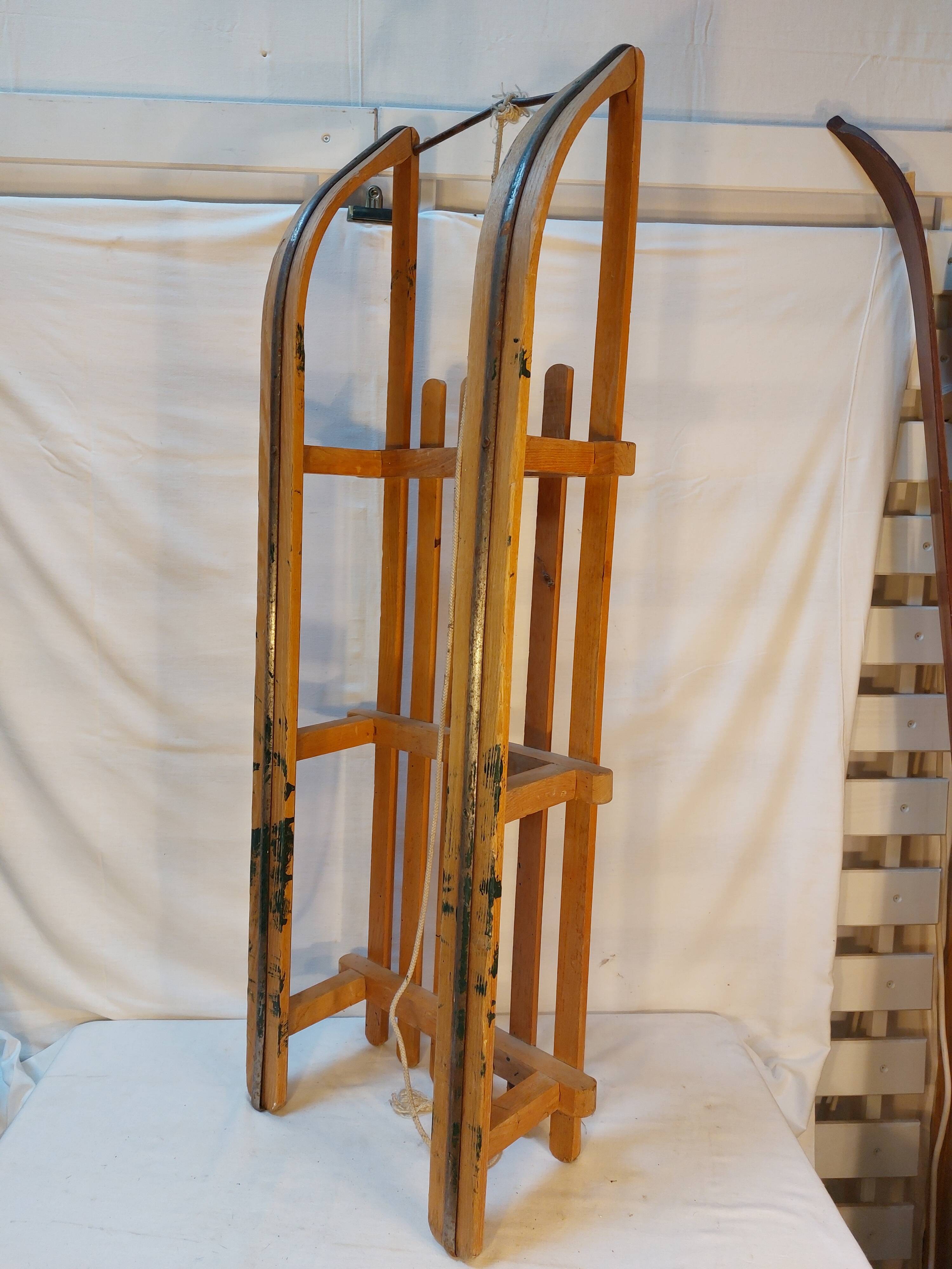 Vintage solid beech sled signed La Hutte - 110 cm
