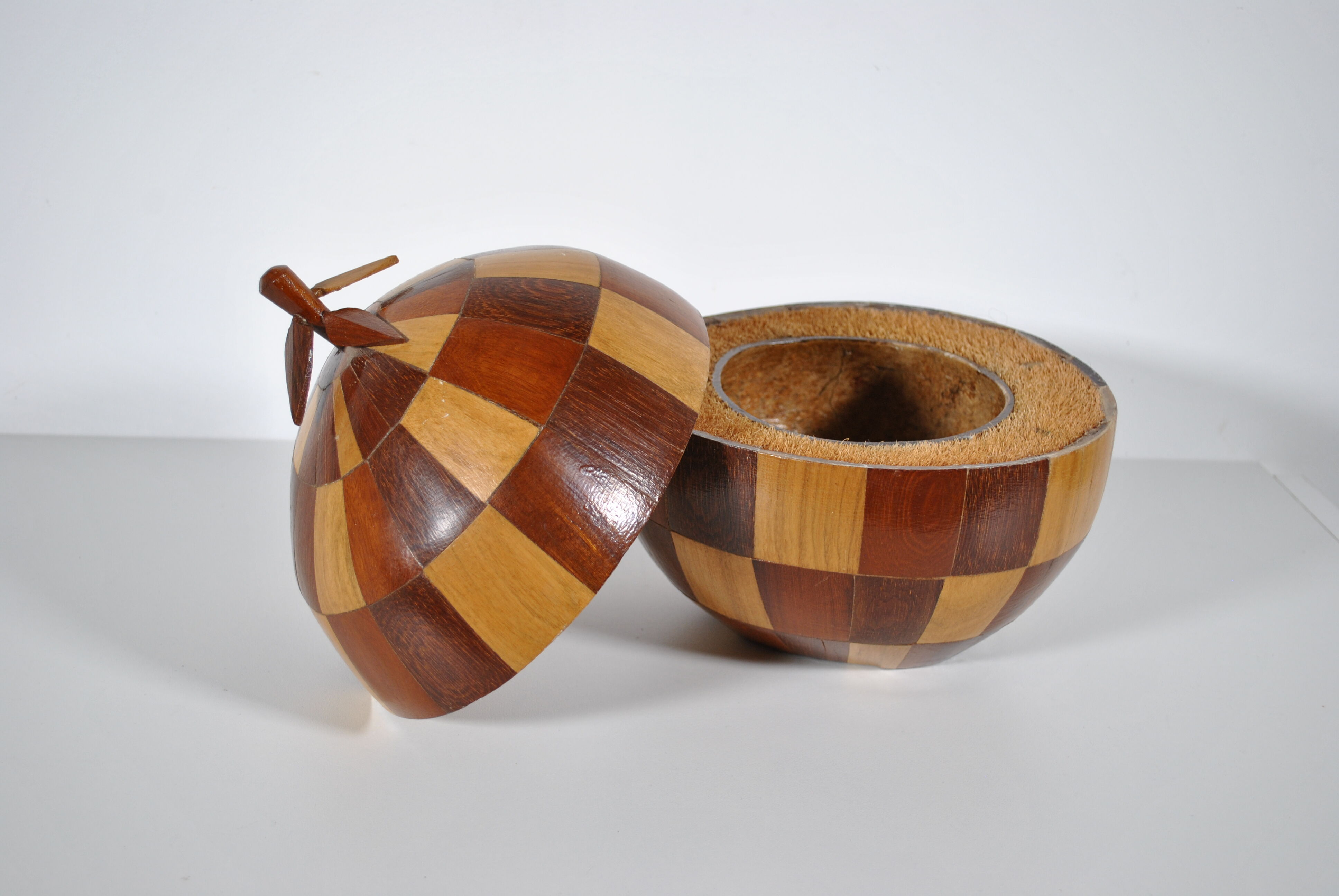 Coconut ice bucket in marquetry 1970
