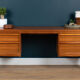 Commode de bureau rétro en noyer et palissandre par John Herbert