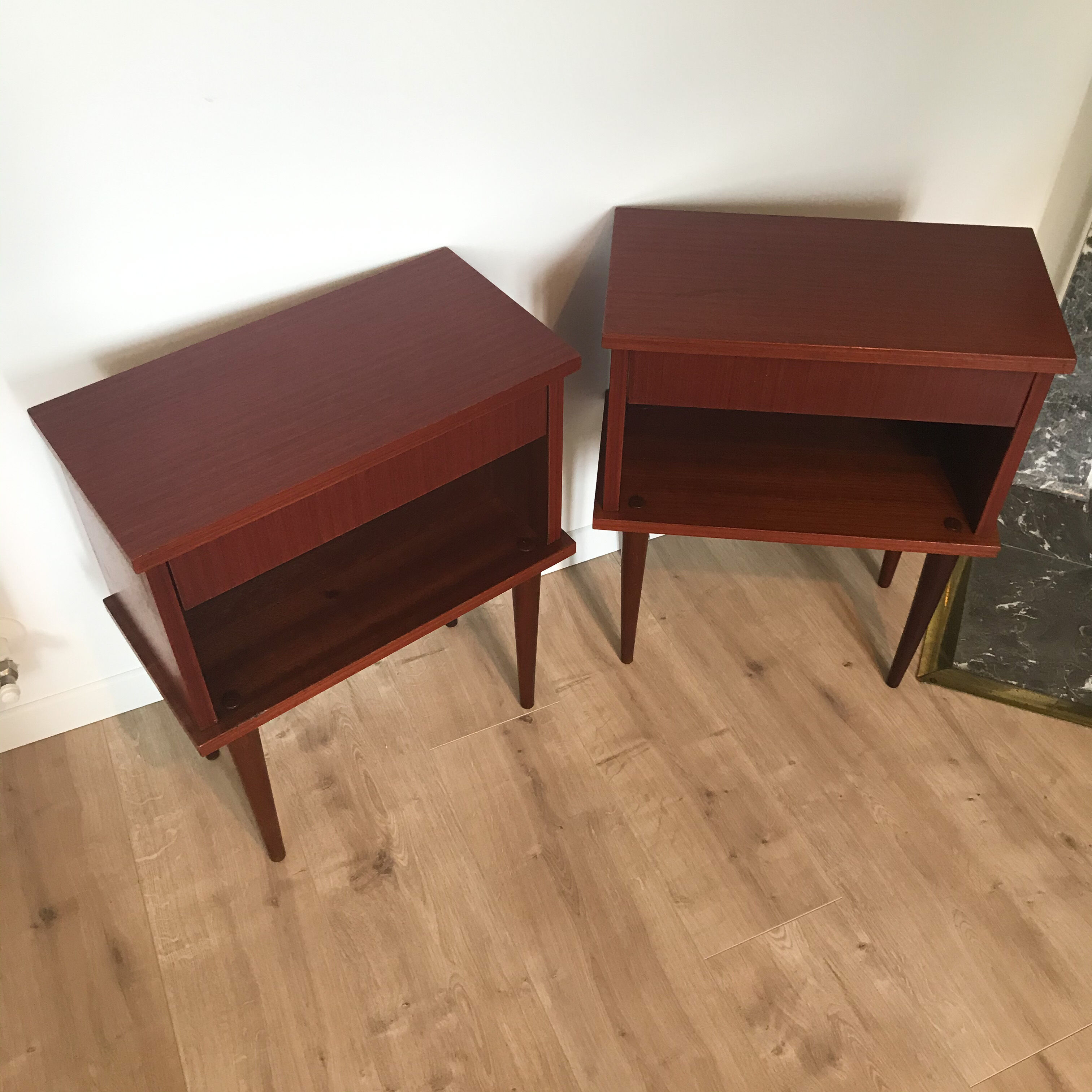 Set of 2 bedside tables
