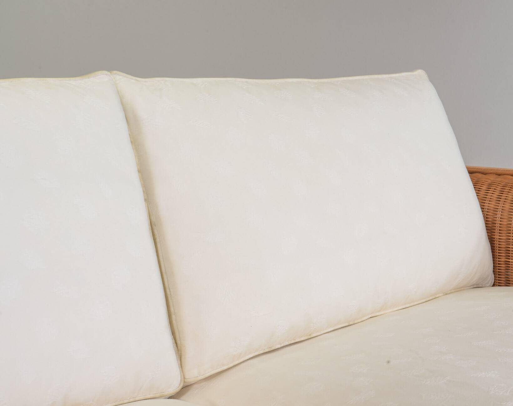 Luxurious Italian Gasparucci Reed White Lounge Greenhouse Sofa. Italy, 1980