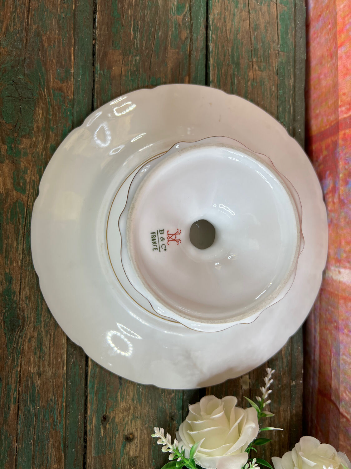 White and gold porcelain cake display