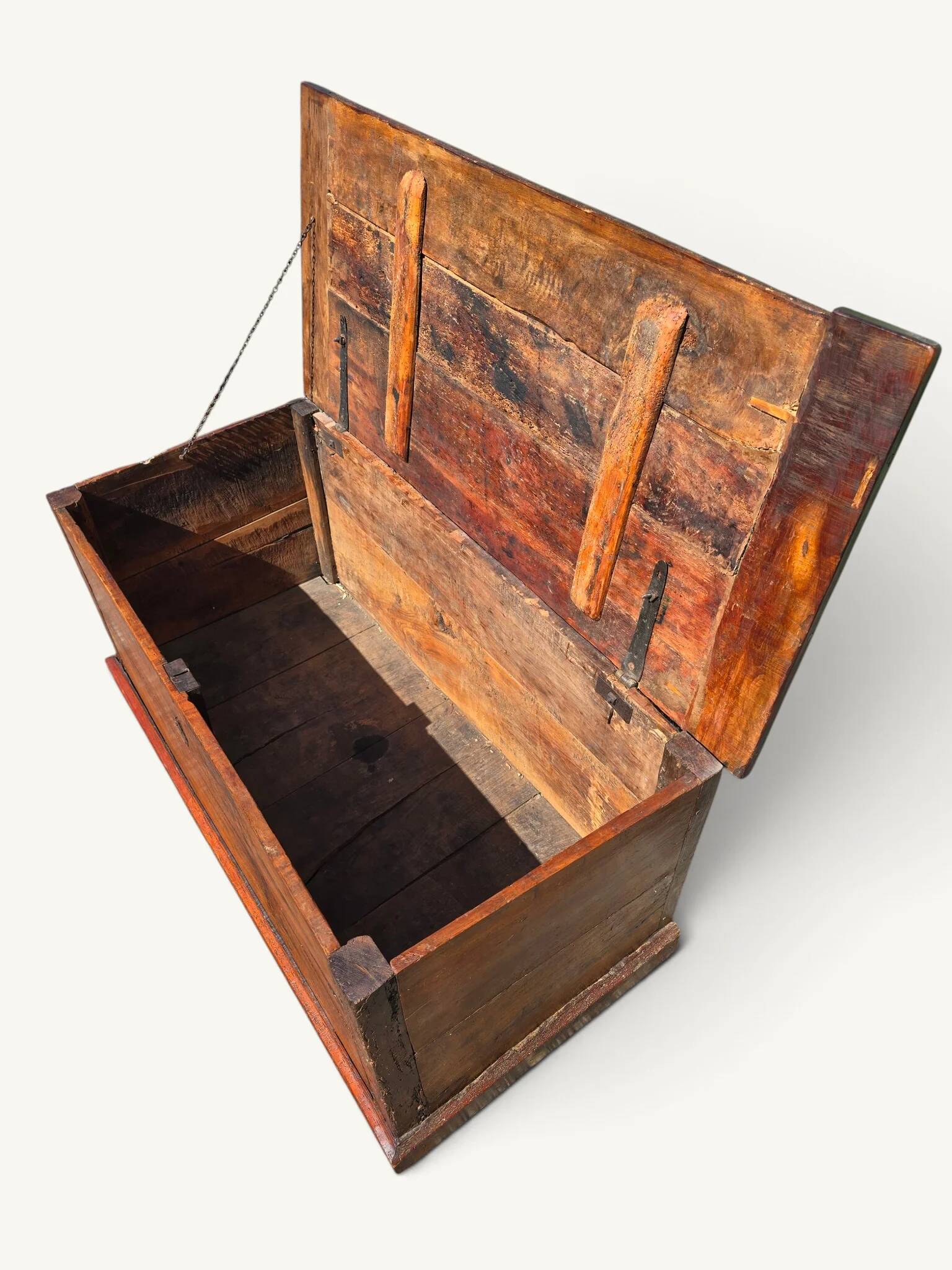 Grand coffre ancien rustique bois massif XIXe siècle