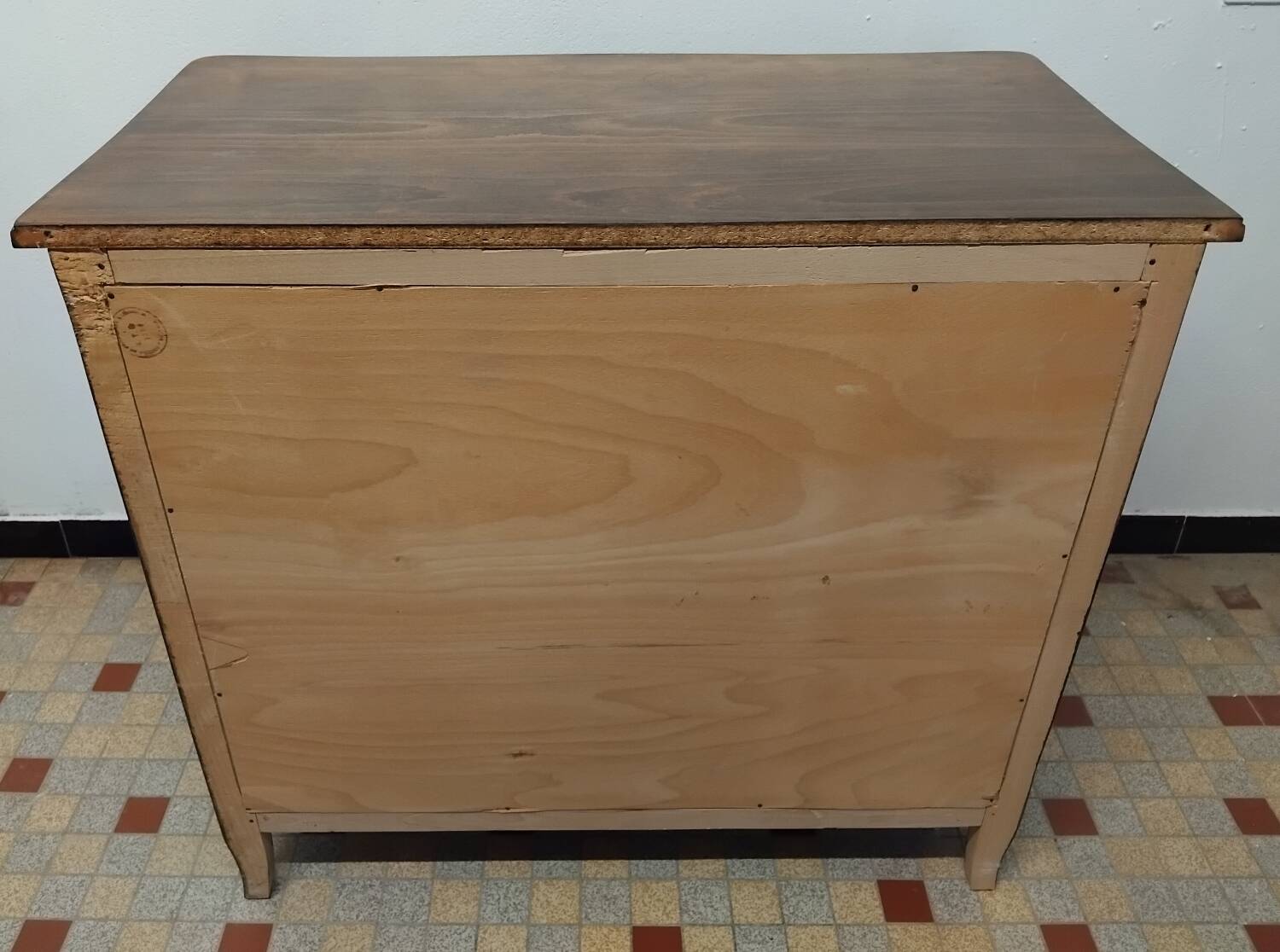 Antique wooden chest of drawers with 3 drawers