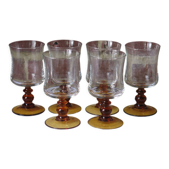 6 vintage stemmed glasses in very good condition