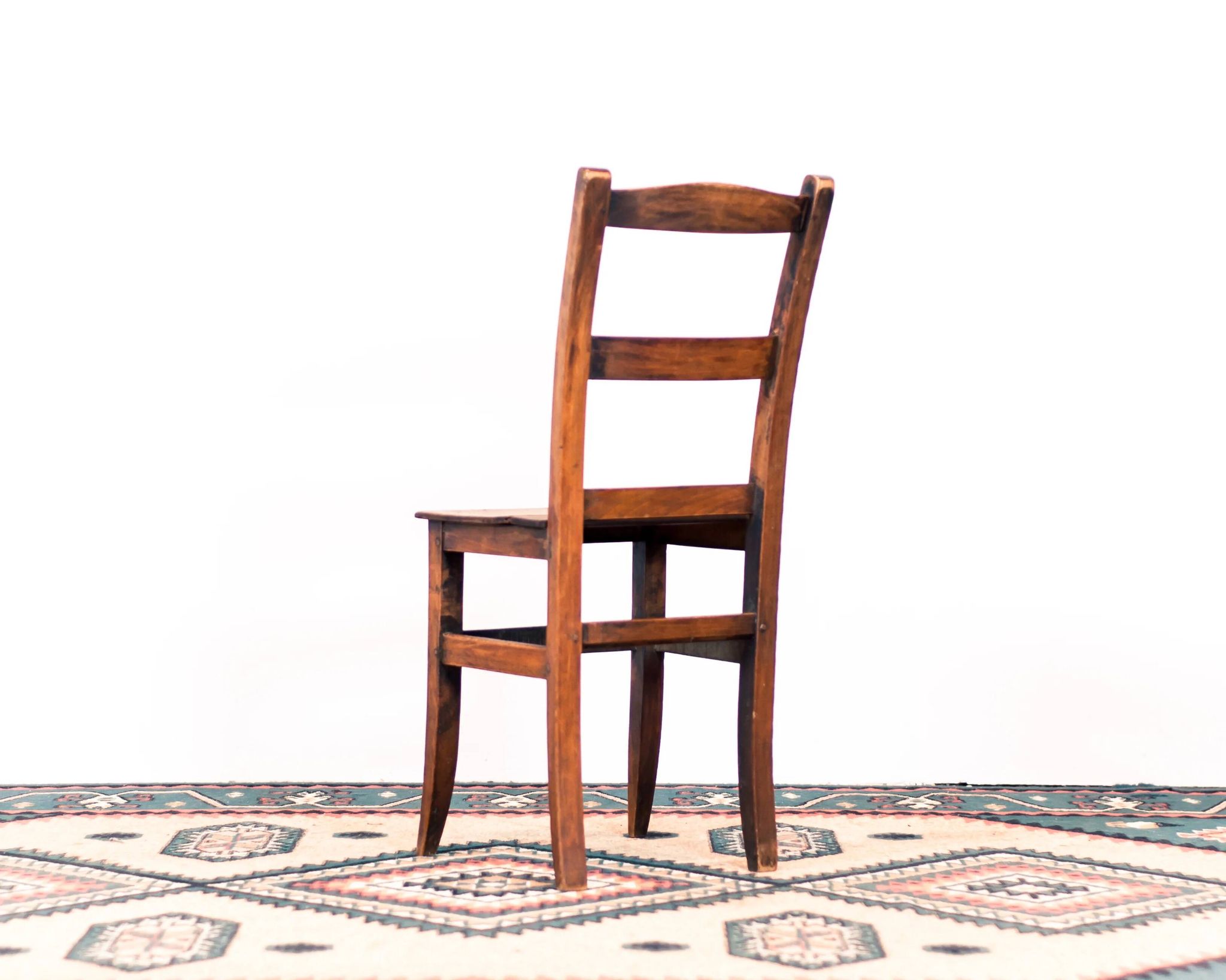 Chaise d'appoint / chaise de cuisine en bois ancien