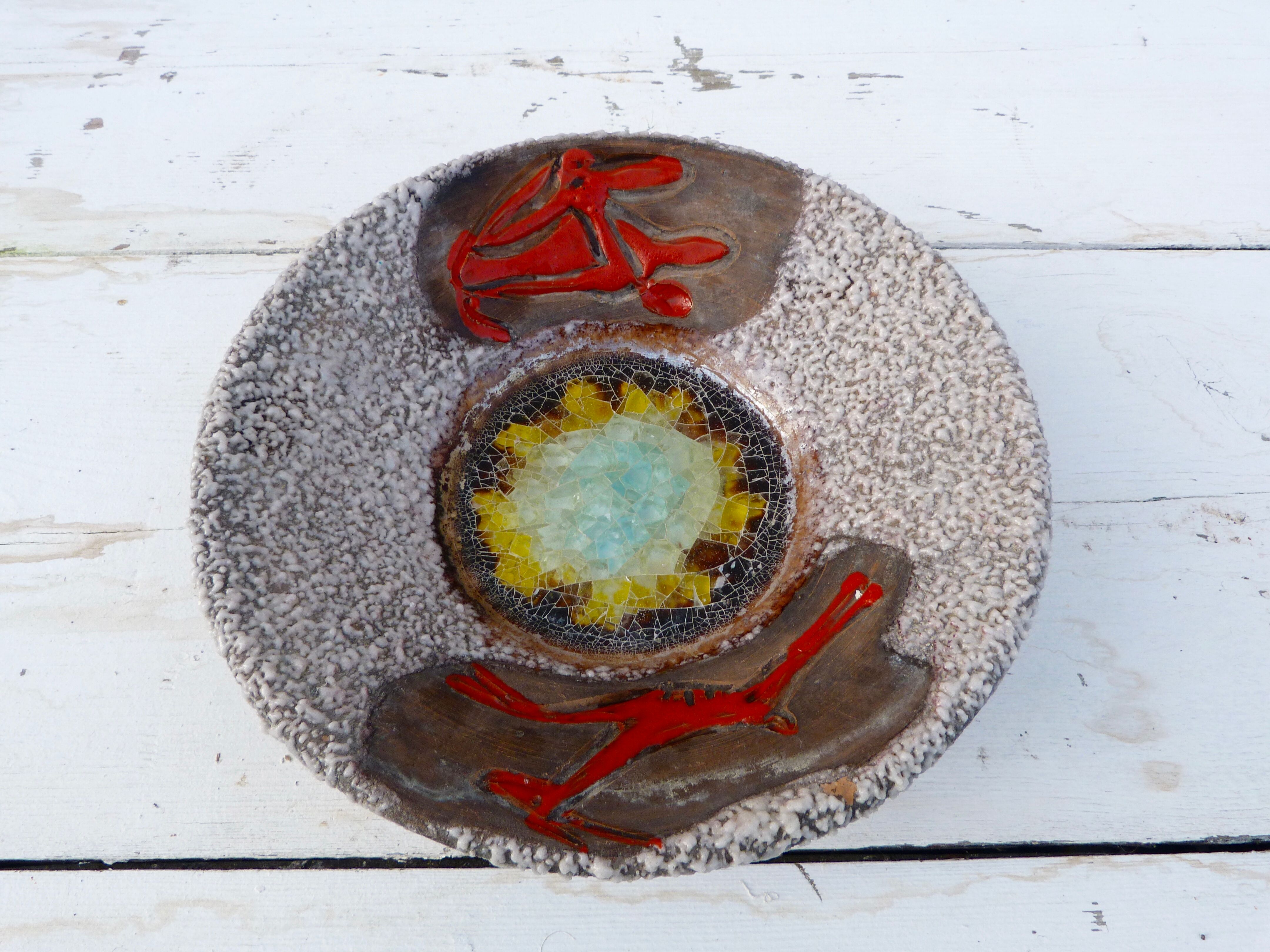 Deep dish Vallauris fat lava background glass animal motifs