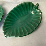 Set of 2 green slip dishes