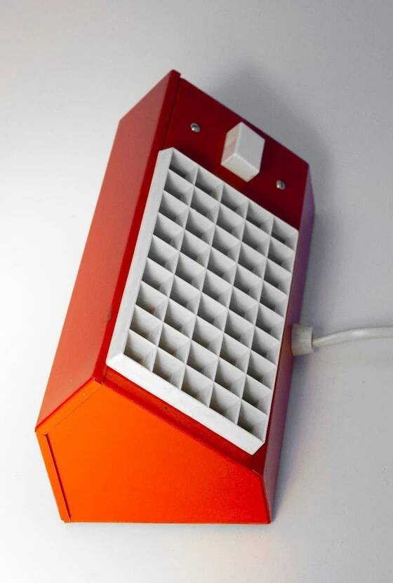 Red Elidus bedside lamp in metal, designed by Hans-Agne Jakobsson in the 1970s.