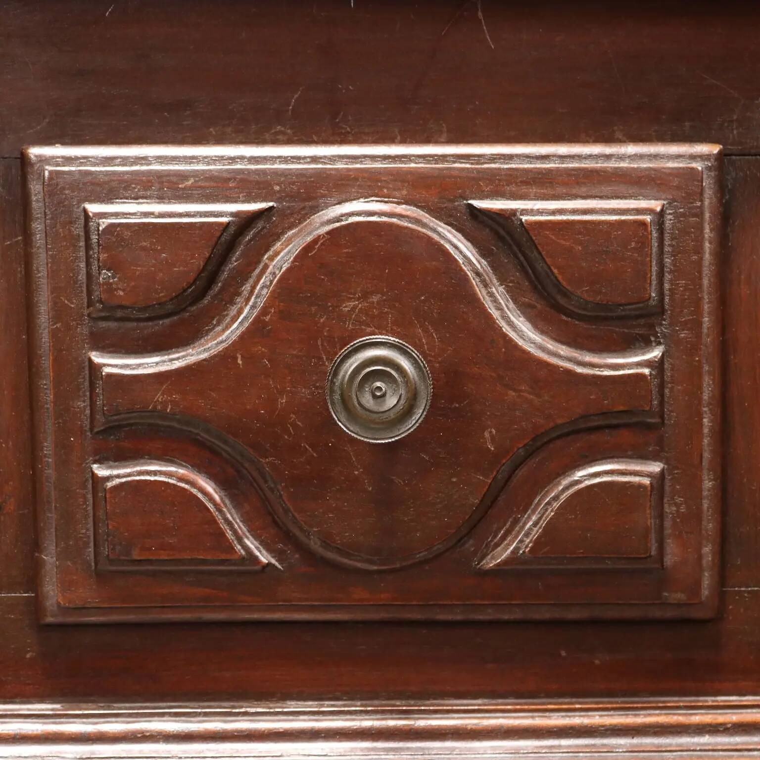 Antique baroque wardrobe in walnut, Italy, 18th century.