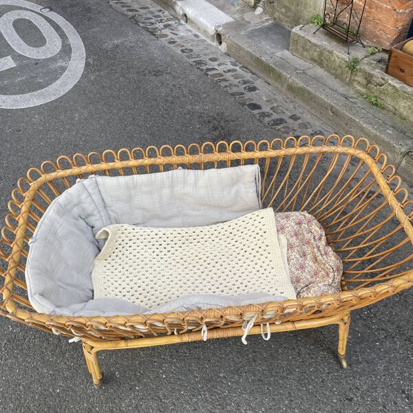 Berceau en rotin vintage