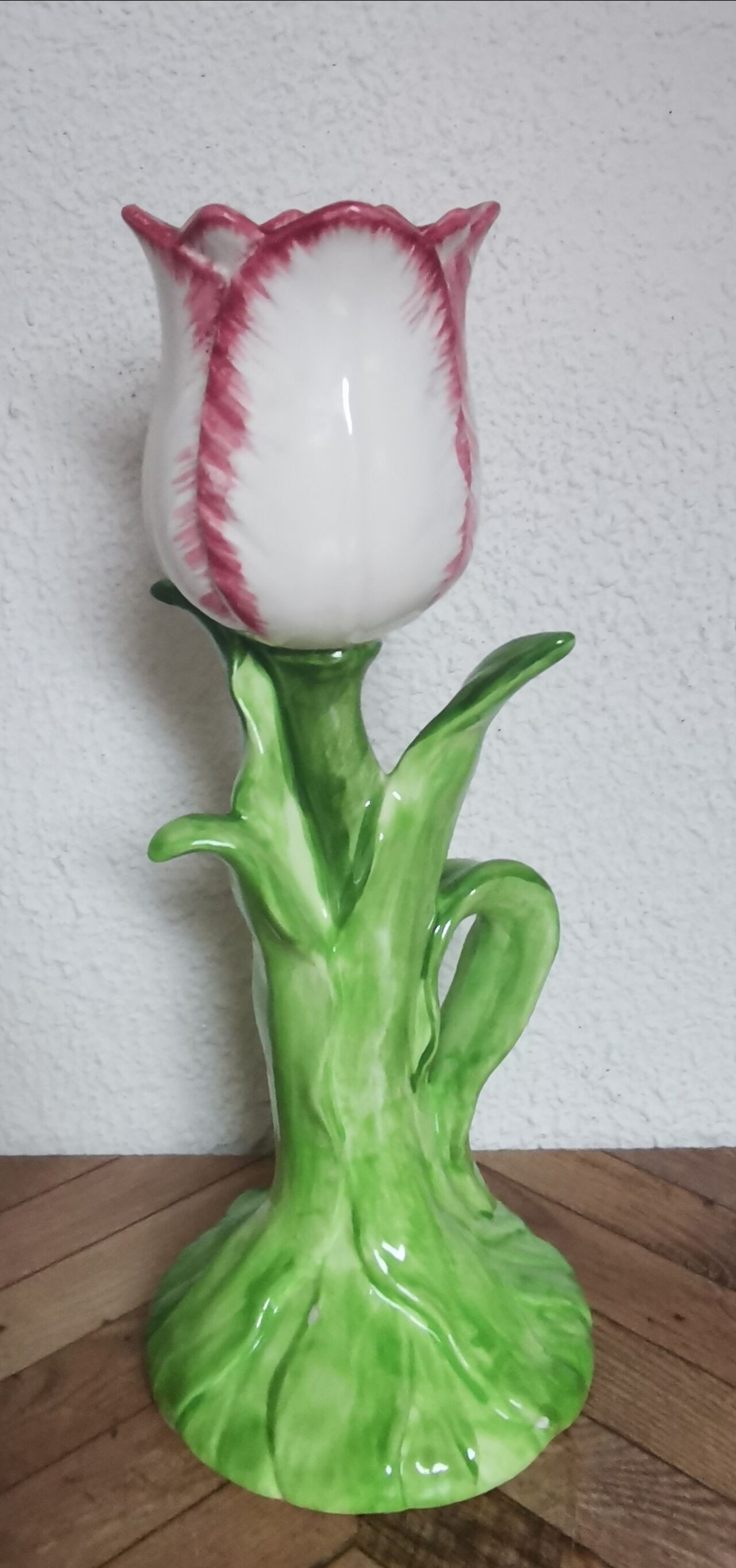 Tulip-shaped bougeoir