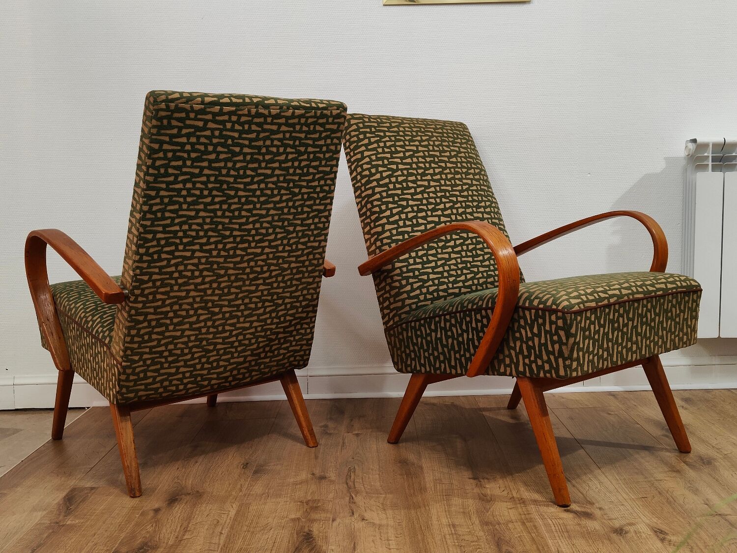 Paire de fauteuils 6952 par Jaroslav Smidek pour Ton