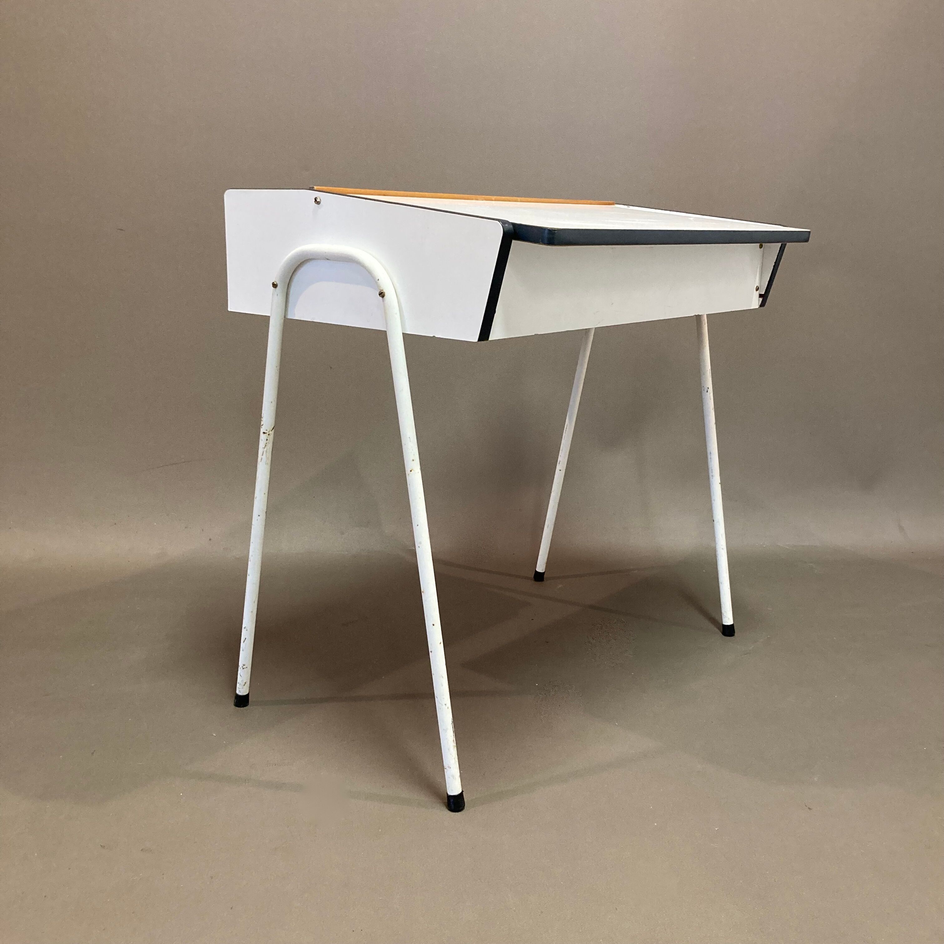 Children's desk with integrated storage