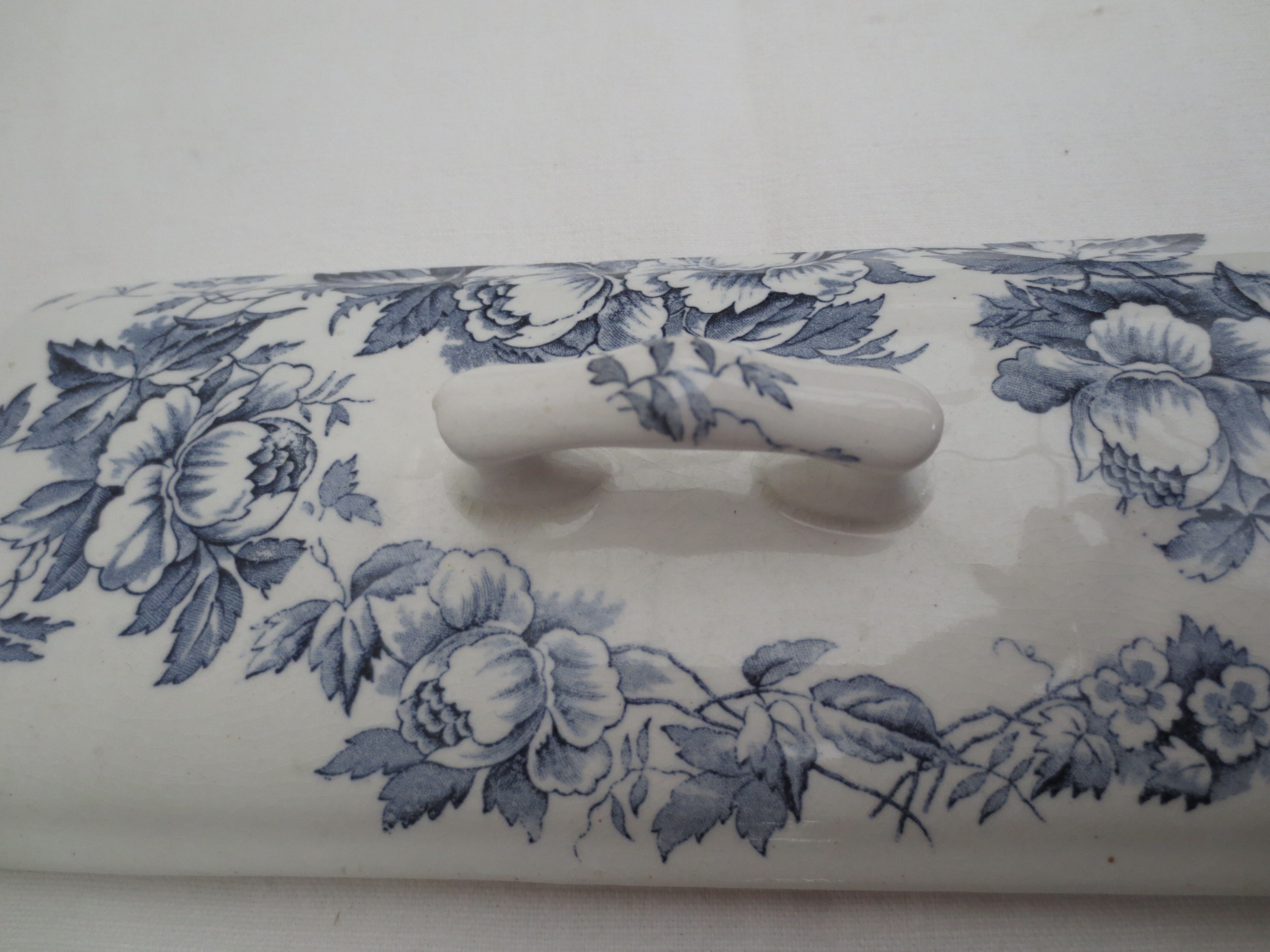 stanley-branded rectangular ceramic box