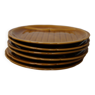 Assiettes et plat en barbotine, Gien 1960